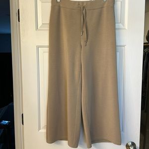 Great condition SPANX AirEssentials Cropped Wide Leg Pant